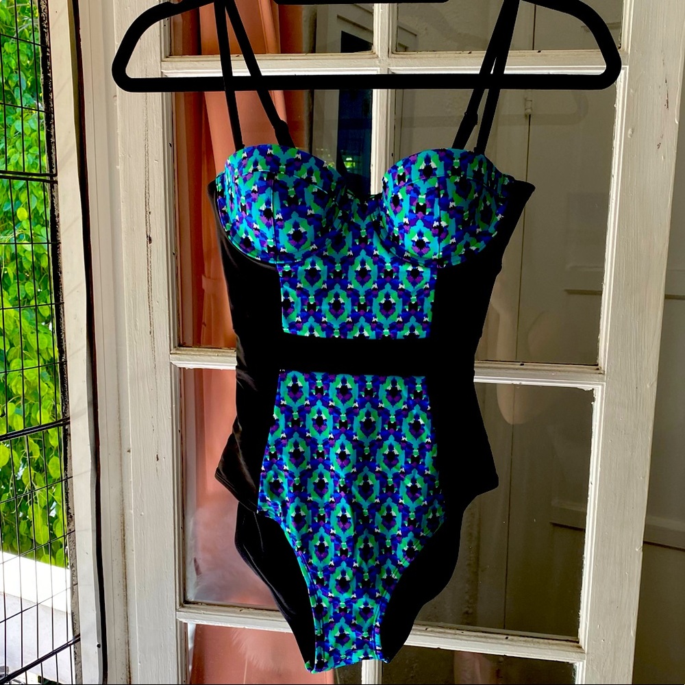 OLD NAVY ONE PIECE W MATCHING COVERUP